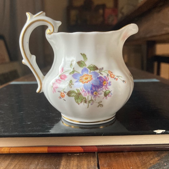 Royal Crown Derby Creamers & Cup - Derby Posies Pattern in Purple & Pink - Picture 5 of 17